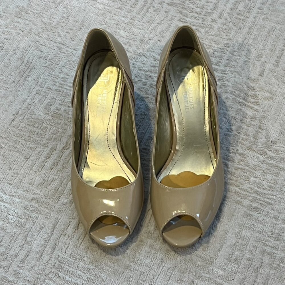 Mootsie Tootsies Moflores Beige/Natural Color 3” Peep-Toe Sandals in Size 9